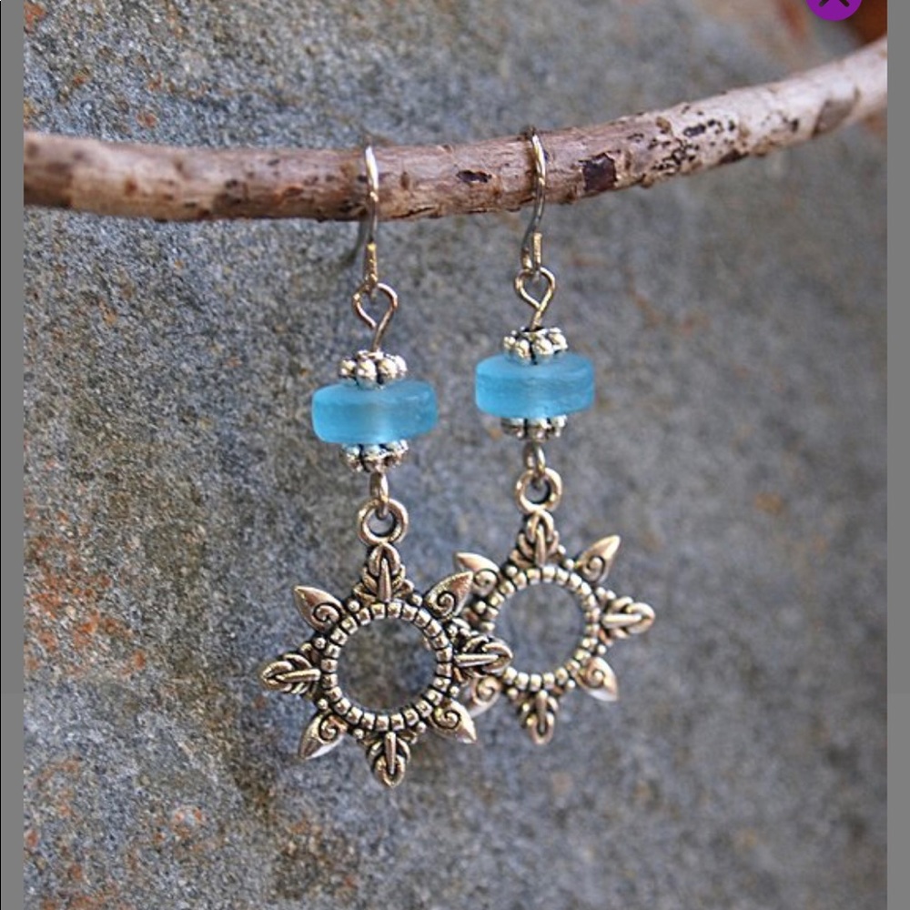 Silver stone earrings 💎